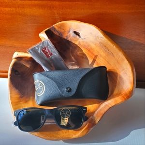 Ray-Ban New Wayfarer Classic sunglasses G-15 polarized - NIB FIRM on price